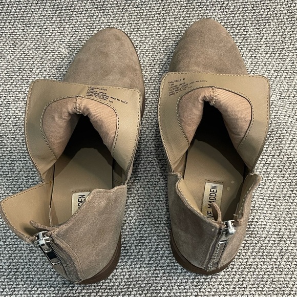 Steve Madden Tan Ankle Booties with Elastic Panels - Picture 11 of 16